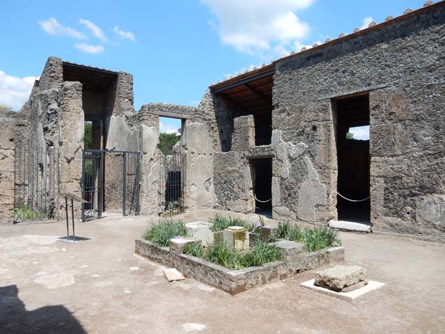 II.2.2 Pompeii. March 2009. Room 7, looking north towards doorway into II.2.3.