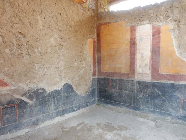 II.2.2 Pompeii. May 2016. Room “d”, looking west from entrance doorway. Photo courtesy of Buzz Ferebee.