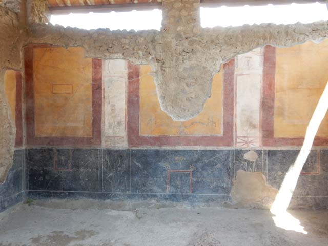 II.2.2 Pompeii. December 2006. Room “d”, west wall.