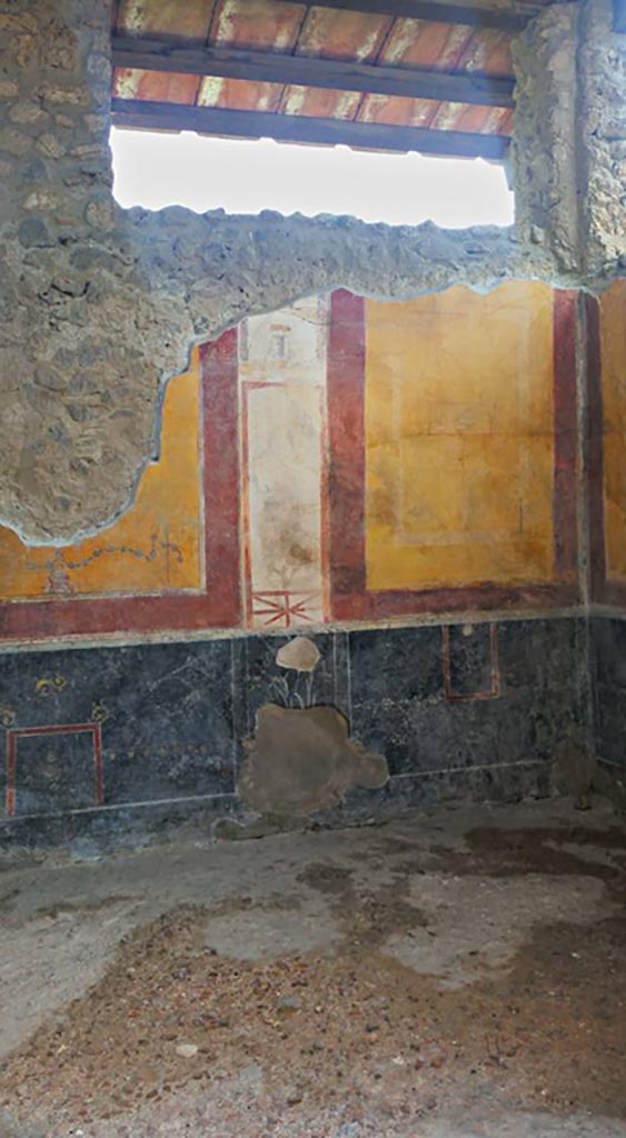 II.2.2 Pompeii. 2016/2017. 
Room “c”, south end of east wall. Photo courtesy of Giuseppe Ciaramella.
