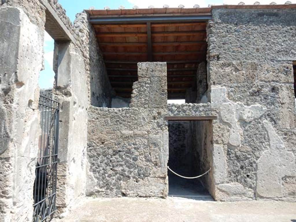 II.2.2 Pompeii. May 2016. Looking south-west across pseudoperistyle “g” towards doorway to room “f”, oecus.
Photo courtesy of Buzz Ferebee.


