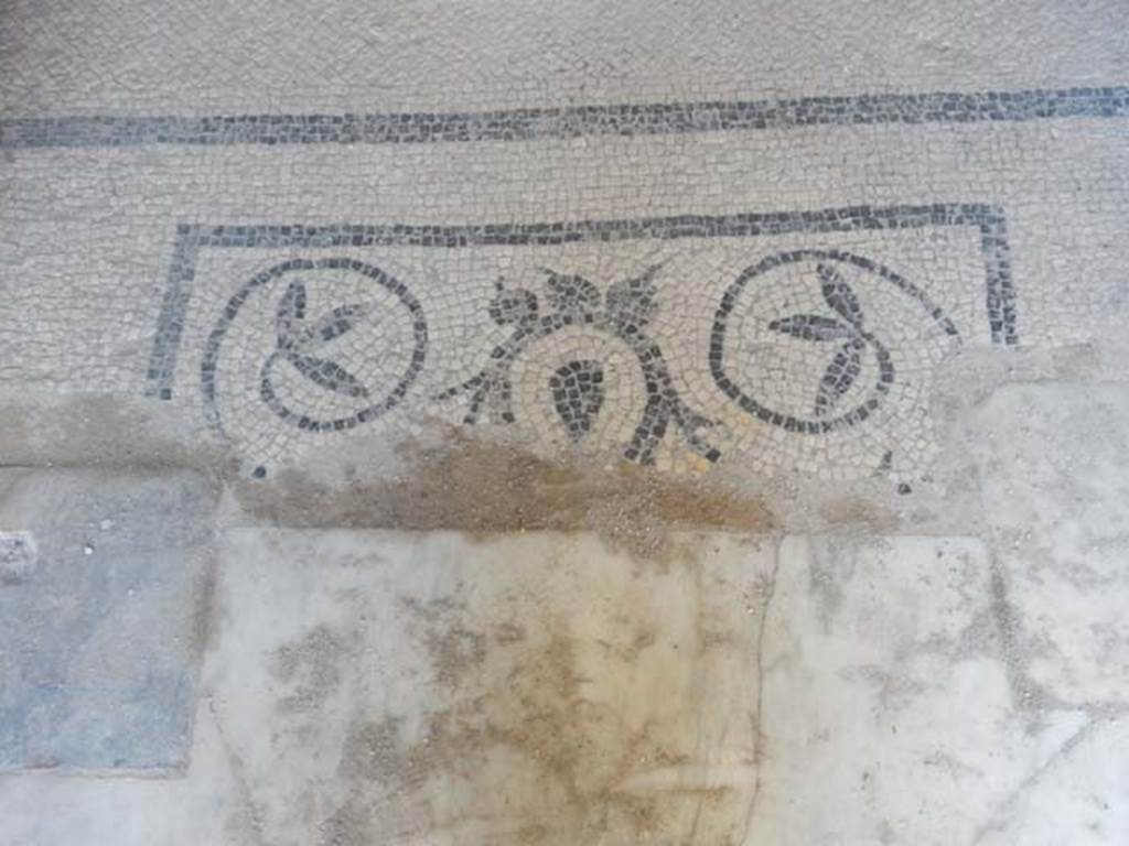 II.2.2 Pompeii. May 2016. Room “e”, detail from mosaic floor and marble threshold. 
Photo courtesy of Buzz Ferebee.

