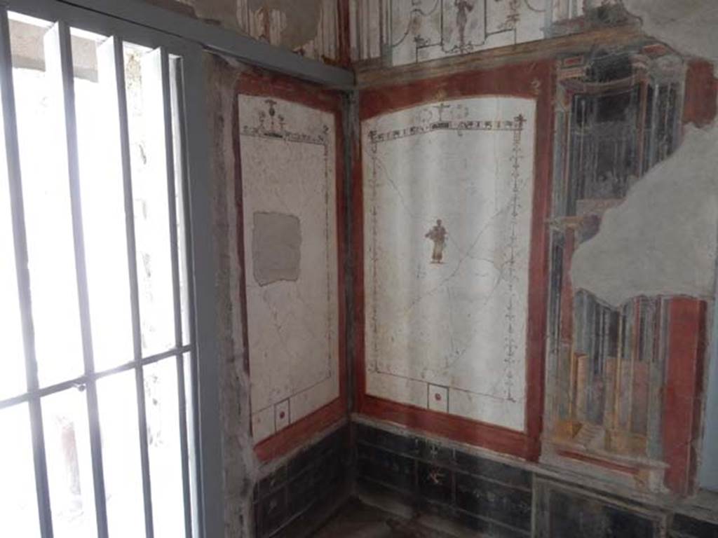 II.2.2 Pompeii. May 2016. Room “i”, north wall of upper euripus, on east side of “myths” room doorway.
Photo courtesy of Buzz Ferebee.

