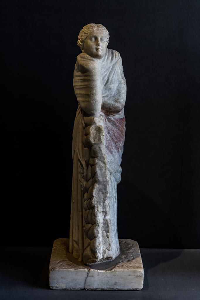 II.2.2 Pompeii. January 2023. 
Marble statue of the muse Polyhymnia, on display in exhibition in Palaestra.
Photo courtesy of Johannes Eber.

