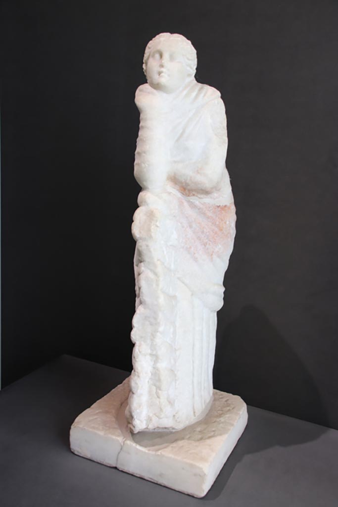 II.2.2 Pompeii. October 2022. 
Marble statue of the muse Polyhymnia, on display in exhibition in Palaestra. Photo courtesy of Klaus Heese

