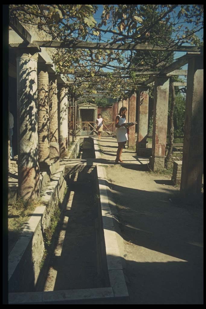 II.2.2 Pompeii. Room “i”, looking east along upper euripus water feature.
Photographed 1970-79 by Günther Einhorn, picture courtesy of his son Ralf Einhorn.
