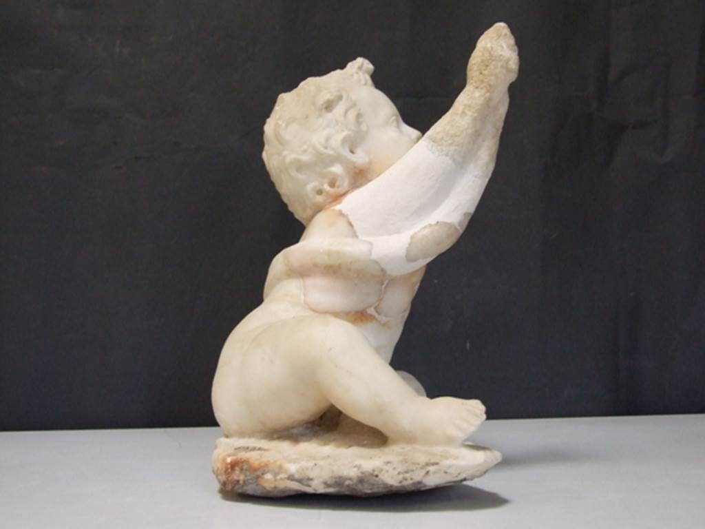 II.2.2 Pompeii. March 2009. Room “i”. White marble statuette of a young Hercules strangling a snake.  Found on the north side of the upper euripus in the garden in 1920.  SAP inventory number: 2932.
