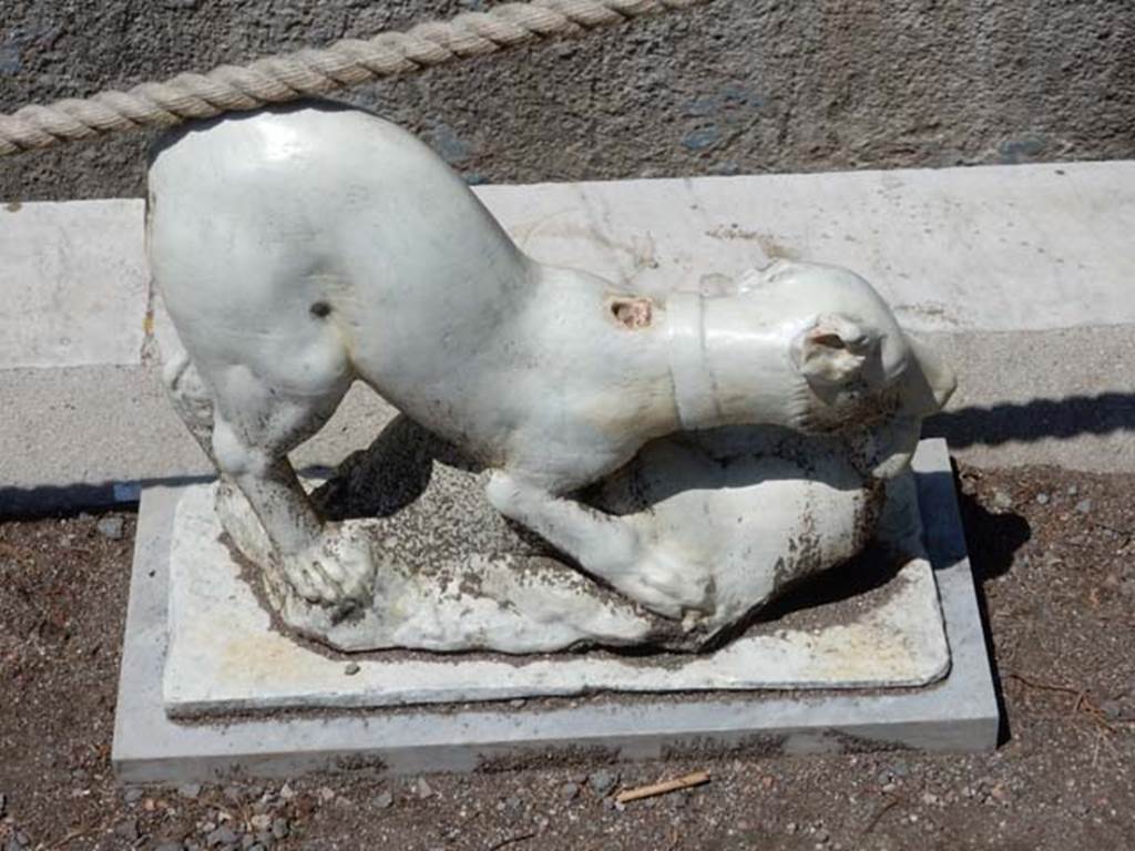 II.2.2 Pompeii. May 2016.Room “i”. Statue group of dog and faun found on the south side of the upper euripus. Photo courtesy of Buzz Ferebee. 
