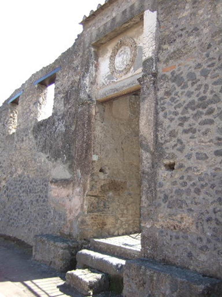 II.2.4 Pompeii. In Notizie degli Scavi 1919, Della Corte gave details of the electoral recommendations
On the rustic plaster of the external wall to the right of the entrance were the following electoral programma.
