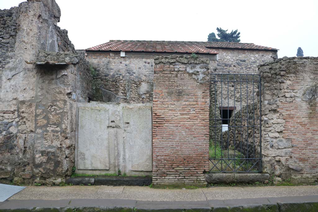 II.3.2, Pompeii, on left. December 2018. Entrance doorways on south side of Via dell’Abbondanza. Photo courtesy of Aude Durand.