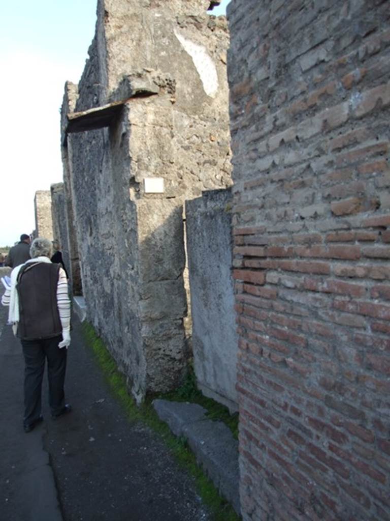 II.3.2 Pompeii. December 2007. Entrance on Via dell’ Abbondanza.