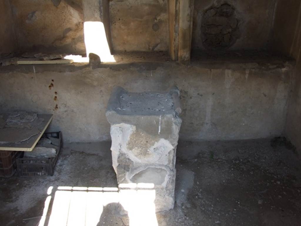 II.3.6 Pompeii. March 2009. Altar in sacellum.  