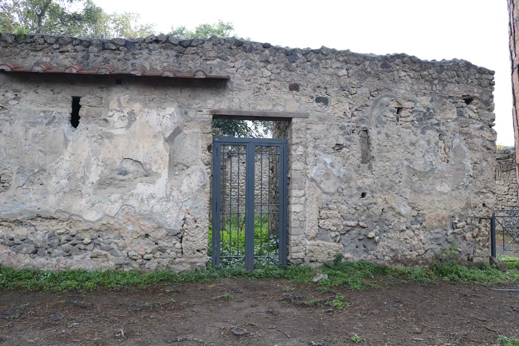 II.3.8 Pompeii. December 2018. Looking north to entrance doorway. Photo courtesy of Aude Durand.