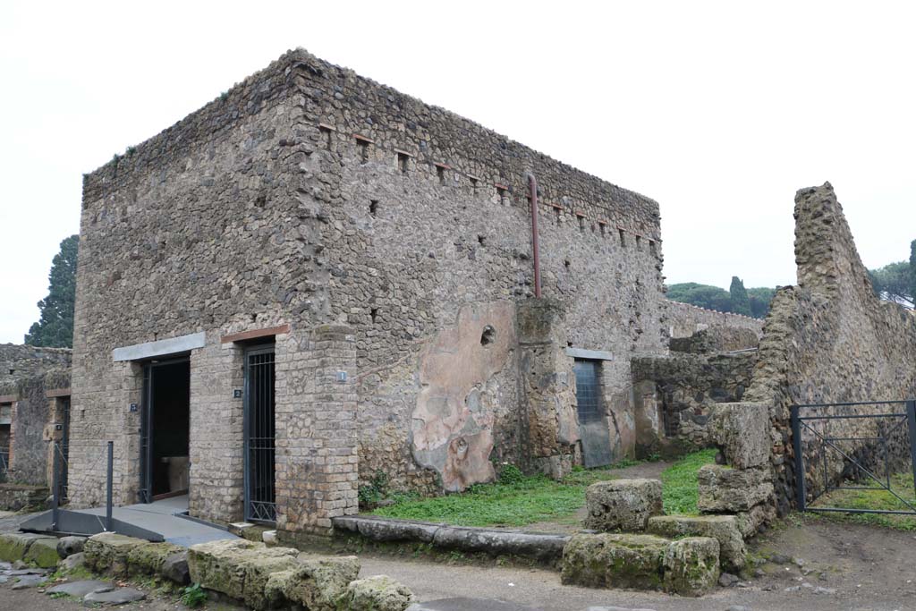 II.4.1 Pompeii, centre right. December 2018. 
Looking south-east on Via dell’Abbondanza, towards doorways II.4.3, II.4.2 and II.4.1. Photo courtesy of Aude Durand.
