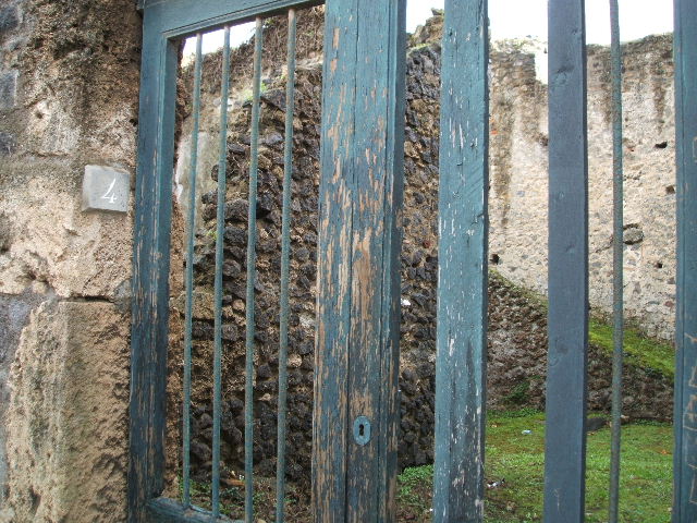 II.4.4 Pompeii. December 2006. Entrance doorway. According to Pagano and Prisciandaro, in February 1756, various electoral recommendations were found here. On the left of the doorway, between II.4.5 and II.4.4, were found CIL IV 1144, 1145, 1146, 1147, 1148, 1149, 1150, they read –
L(ucium) Popid(ium)
Secundum
aed(ilem)  o(ro) v(os) f(aciatis)    [CIL IV 1144, with a note that said “these are the words that can be read”]  (See PAH I, 1, 38, add. 95 & 96, dated 22nd February 1756)
[Cn(aeum)]  Helvium Sabinum
aed(ilem) iuvenem prob(um)    [CIL IV 1145 & NAP 4672]
Paquium d(uumvirum) i(ure) d(icundo)
Veneri(i) rogant    [CIL IV 1146 & NAP 4672]
A(ulum) Vettium Firmum
aed(ilem) o(ro) v(os) f(aciatis) d(ignum) r(ei) p(ublicae) o(ro) v(os) f(aciats) pilicrepi facite [CIL IV 1147 & NAP 4672]
L(ucium) Caecilium Capellam  IIvir(um) d(ignum) r(ei) p(ublicae)    [CIL IV 1148 & NAP 4672]
L(ucium) Ceium Secundum aed(ilem)
/
Cantus
Facit      [CIL IV 1149 & NAP 4672]
Secundum aed(ilem)
Fornacator rog(at)    [CIL IV 1150 & NAP 4672]
(See PAH I, 1, 39, add. 96, dated 29th February 1756)
See Pagano, M. and Prisciandaro, R., 2006. Studio sulle provenienze degli oggetti rinvenuti negli scavi borbonici del regno di Napoli.  Naples : Nicola Longobardi. (p.22)
