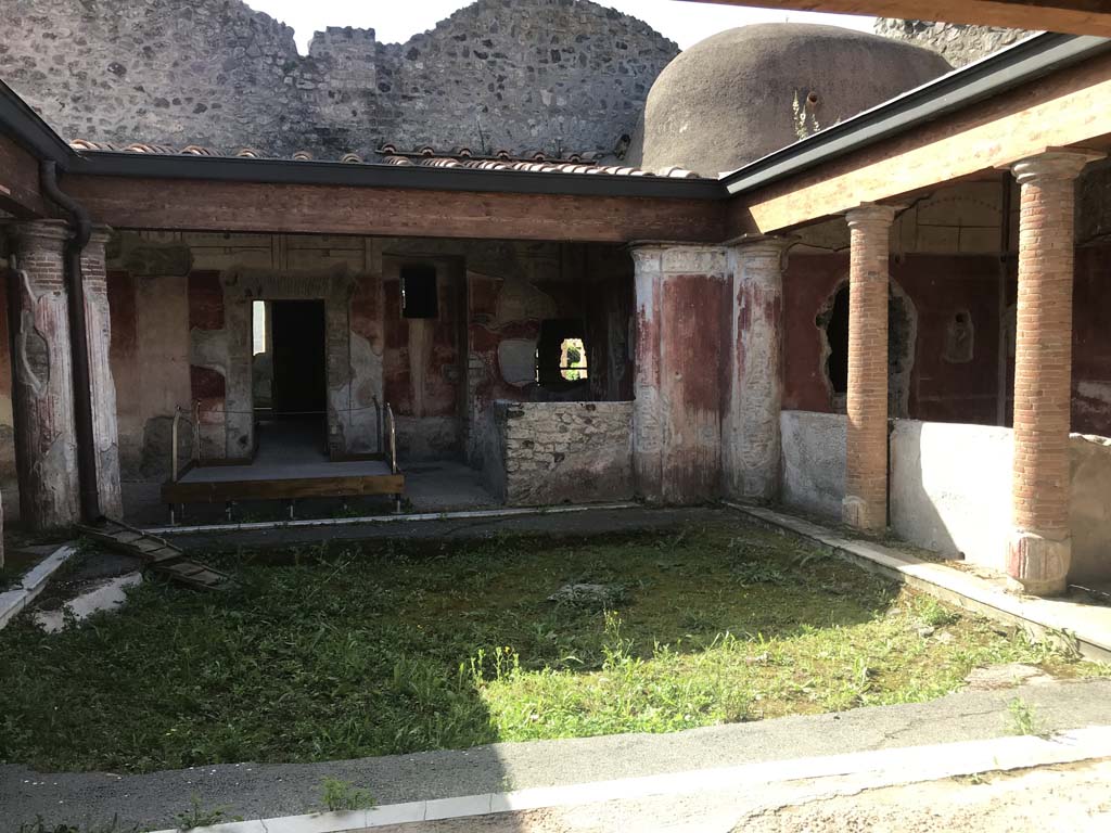 II.4.6 Pompeii. April 2019. Looking south across portico of baths, south-west corner, and west side.
Photo courtesy of Rick Bauer.
