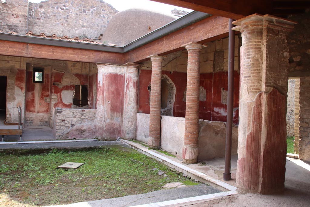 II.4.6 Pompeii. September 2019. Looking towards south-west corner and west side of portico.
Photo courtesy of Klaus Heese.
