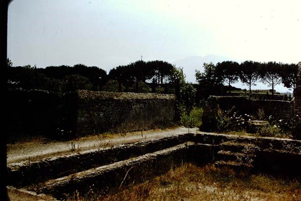 II.4.6 Pompeii.  December 2006.  Area to the east of Triclinium in II.4.7