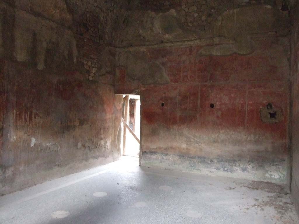 II.4.6 Pompeii. December 2006.  Looking north to entrance to frigidarium or apodyterium, a room used as a dressing room.