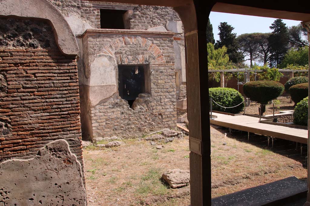 II.4.6 Pompeii. May 2017. East side of laconicum. Photo courtesy of Buzz Ferebee.