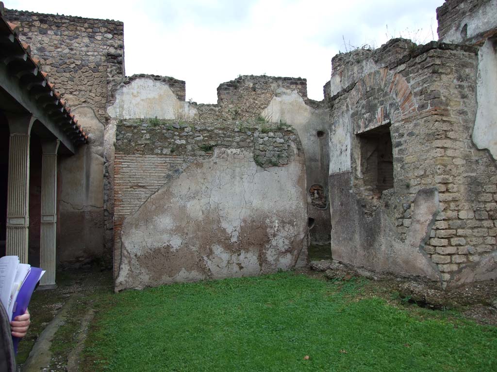 II.4.6 Pompeii. December 2006. 
Portico on left, and caldarium on right (with window). Looking north towards south exterior wall of “cisterna 62” or tank 62.
