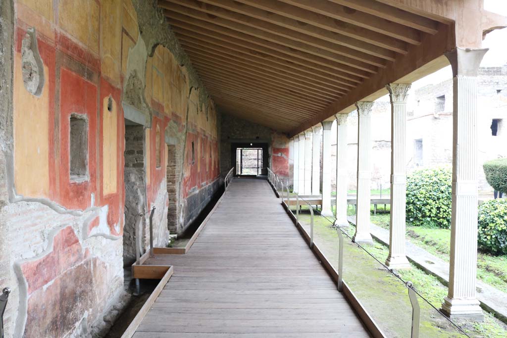 II.4.6 Pompeii. December 2018. Looking north along west portico. Photo courtesy of Aude Durand.