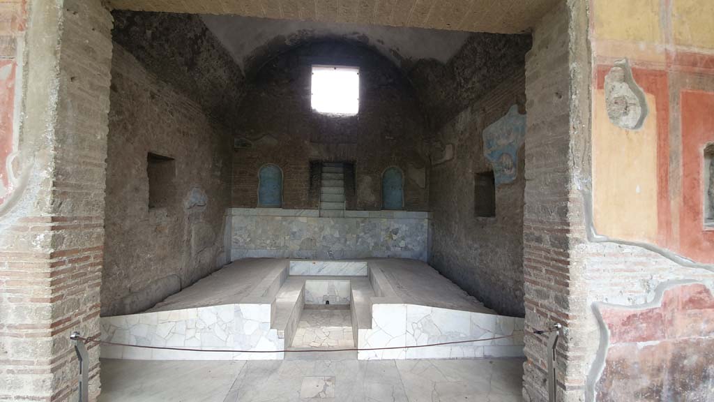 II.4.6 Pompeii. September 2019. Looking west into summer triclinium. Photo courtesy of Klaus Heese. 
