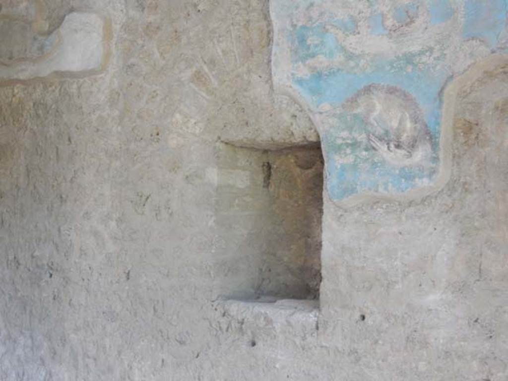 II.4.6 Pompeii. May 2016. North wall, niche and remains of painted decoration.  Photo courtesy of Buzz Ferebee.

