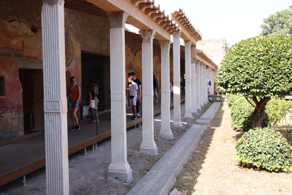 II.4.6 Pompeii. September 2019. Looking north-east across garden area from west portico.
Photo courtesy of Klaus Heese.
