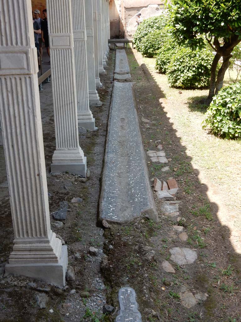 II.4.6 Pompeii. September 2019. Looking north-west across pool in garden area towards west portico.
Photo courtesy of Klaus Heese.
