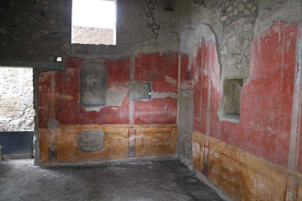 II.4.6 Pompeii. April 2019. Looking towards west wall of portico at its southern end, near doorway to II.4.10, on left.
Photo courtesy of Rick Bauer.  
