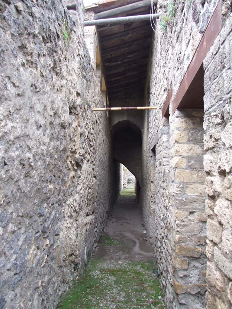 II.4.6 Pompeii. December 2006.  Room to west of portico, possibly with apartments to let, above