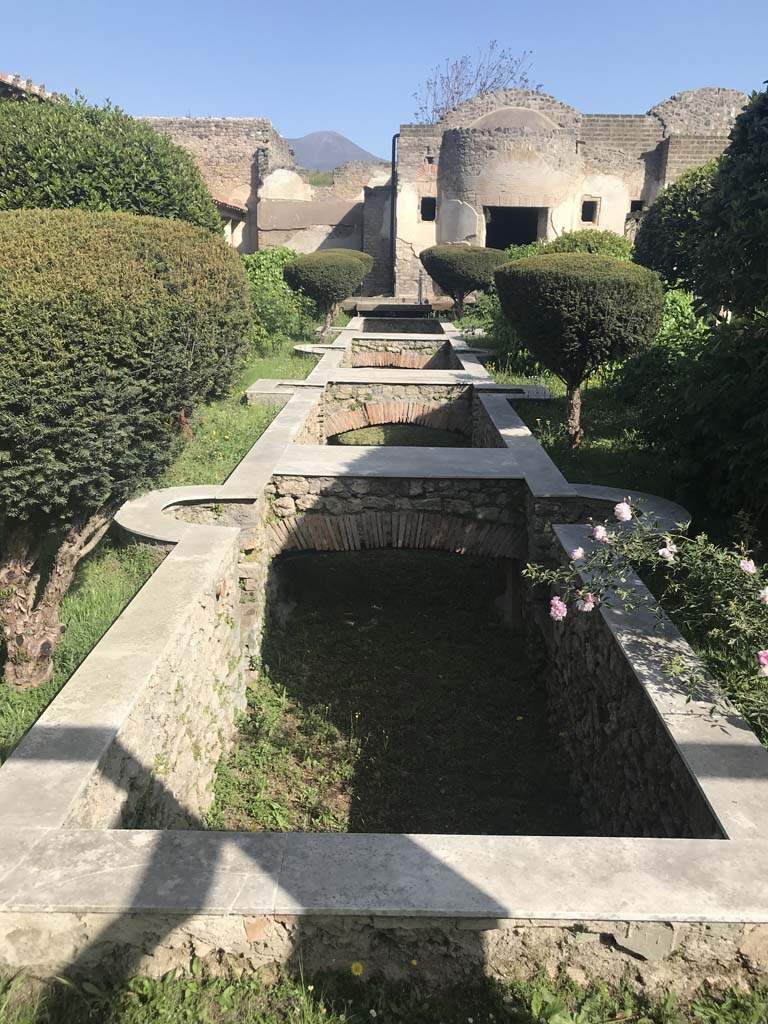 II.4.6 Pompeii. September 2019. Detail from euripus, or water feature, looking north. Photo courtesy of Klaus Heese. 
