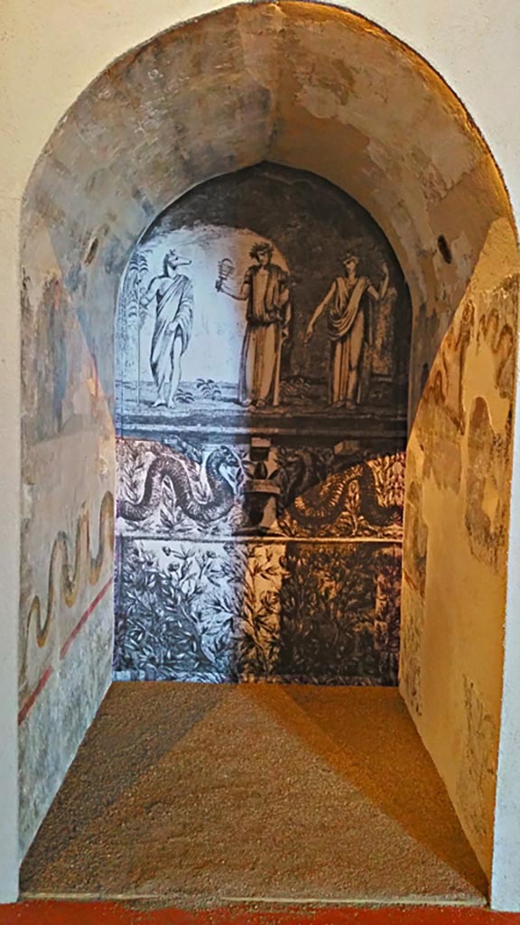 II.4.6 Pompeii. June 2016. Reconstruction of niche from sacrarium, left-hand side.
Photograph © Parco Archeologico di Pompei.

