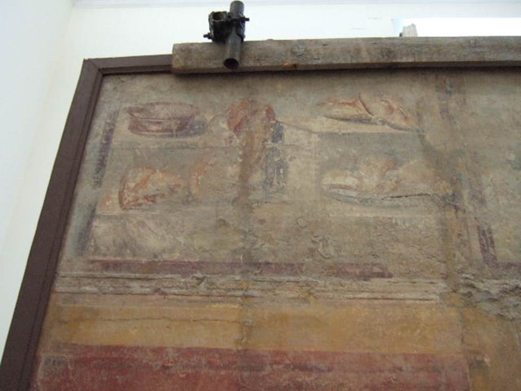 II.4.10 Pompeii. Painiting of bread on upper wall from tablinum of Praedia di Giulia Felice (Julia Felix). 
Now in Naples Archaeological Museum. Inventory number 8598.
