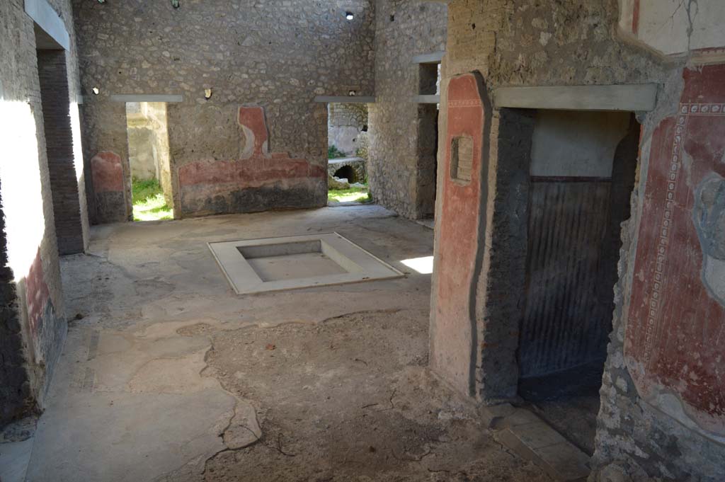 II.4.10 Pompeii. September 2019. Impluvium in atrium. Photo courtesy of Klaus Heese.