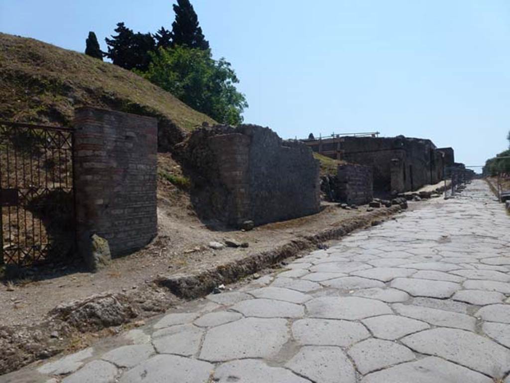 II.5.2 Pompeii. June 2012. Entrance doorway on Via dell’Abbondanza. Photo courtesy of Michael Binns.