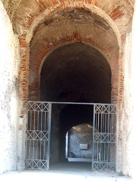 II.6 Pompeii. September 2005. Amphitheatre, south entrance on west side.