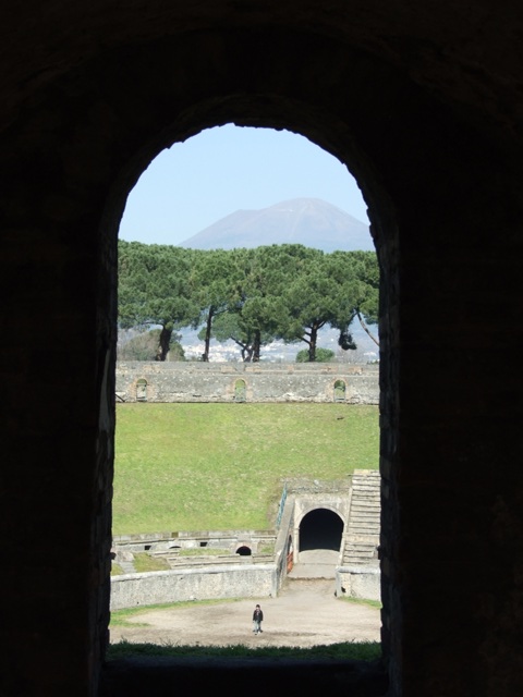 II.6 Pompeii. March 2009. Vesuvius from the Amphitheatre.  