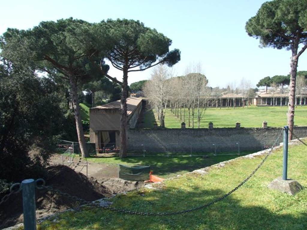 II.7.1 Pompeii. Palaestra. March 2009. Looking west from top of the amphitheatre.