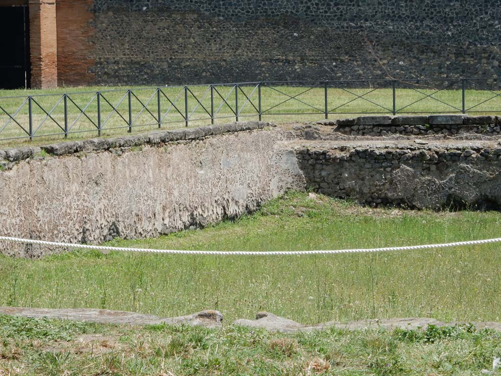 II.7 Pompeii. June 2019. Detail of north-east corner of pool, looking east. Photo courtesy of Buzz Ferebee.