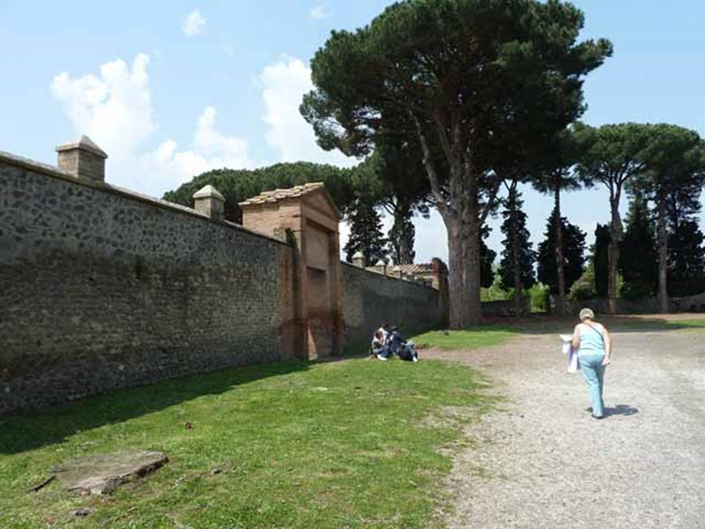 II.7.4 Pompeii. Palaestra. May 2010. East wall.
