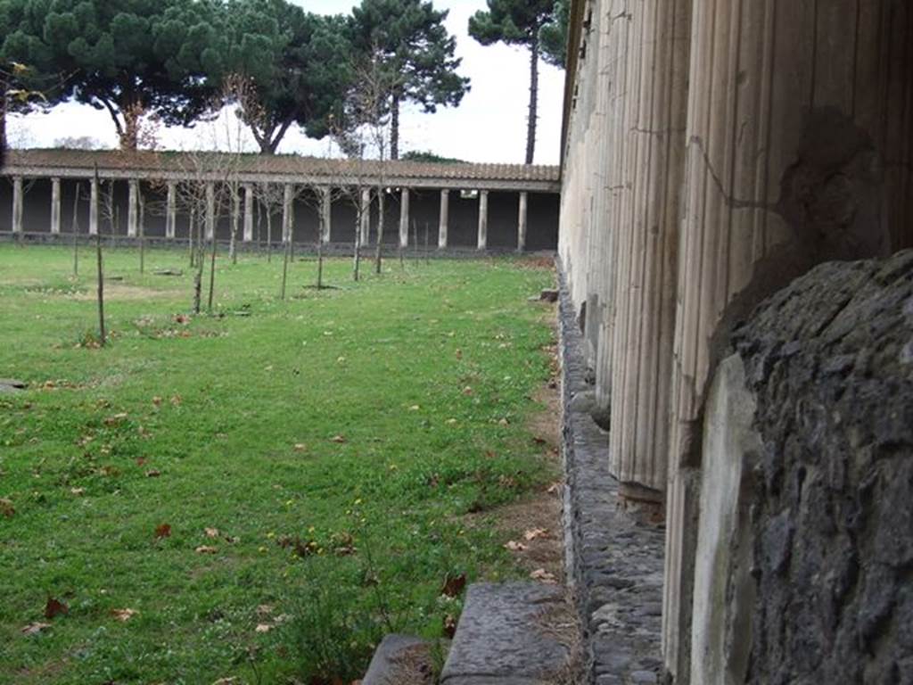 II.7.5 Pompeii. December 2006. Looking west along the north portico.