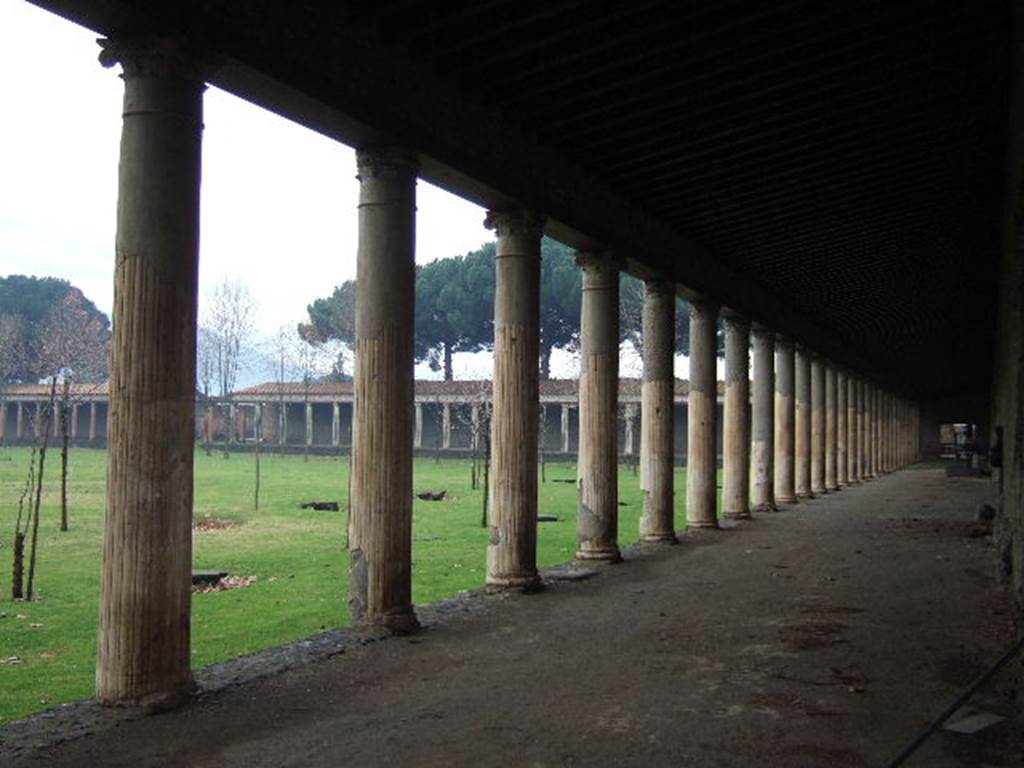 II.7.5 Pompeii. December 2005. Looking west along north portico.