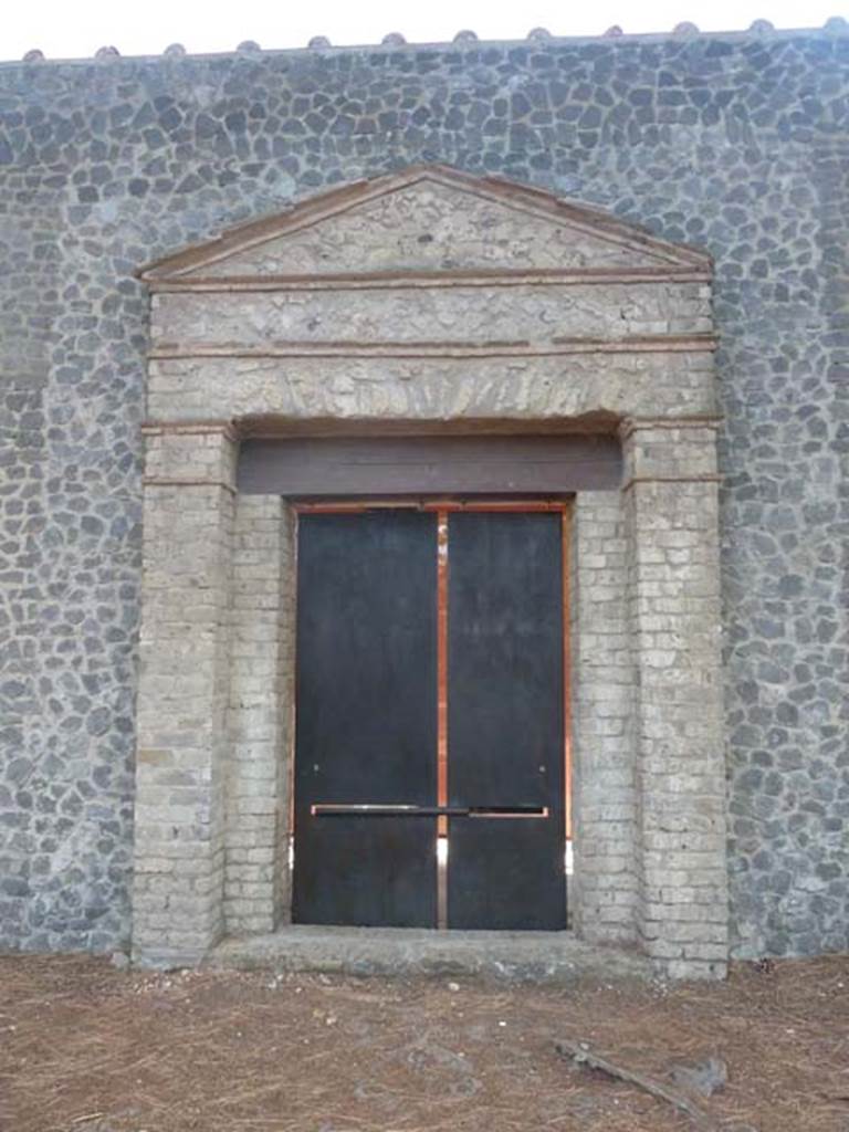 II.7.7 Pompeii. Palaestra. September 2015. Entrance.