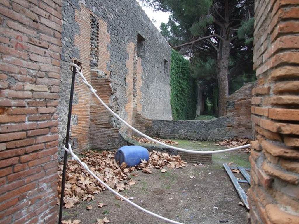 II.7.9 Pompeii. Palaestra. December 2006. Looking south through doorway into other rooms at II.7.9a.