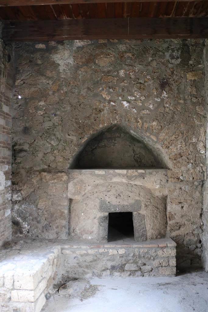 II.8.1 Pompeii. December 2018. Looking south towards oven. Photo courtesy of Aude Durand.