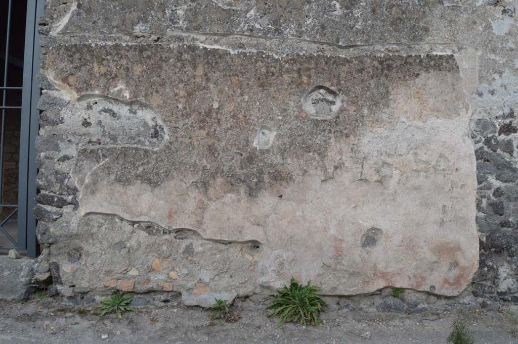II.8.2 Pompeii, March 2019. Detail of remaining stucco/plaster on south (right) side of doorway. 
Foto Taylor Lauritsen, ERC Grant 681269 DÉCOR.
