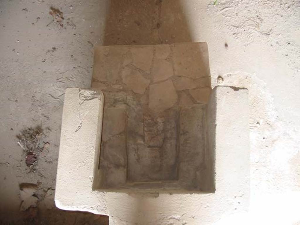 II.8.3 Pompeii. May 2003. Looking down on inside of hearth at end of counter. Photo courtesy of Nicolas Monteix.
