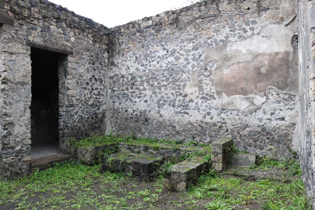 II.8.5 Pompeii. December 2018. 
Looking towards doorway to room on north of entrance in north-west corner of atrium. Photo courtesy of Aude Durand.

